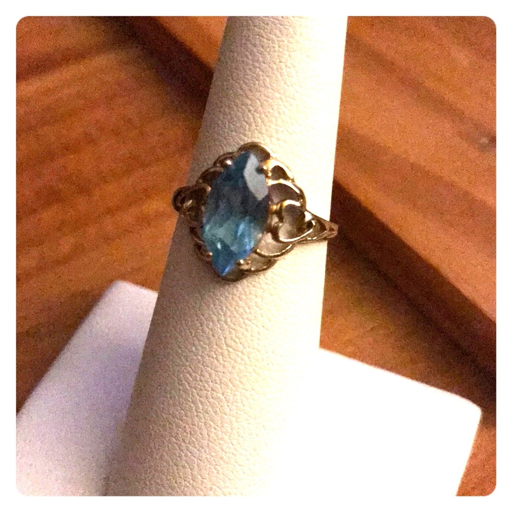 10k Gold Blue Topaz ring size 6